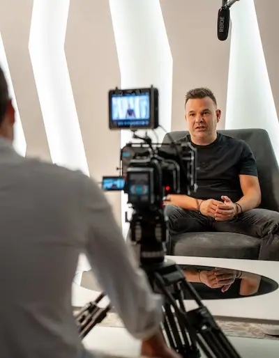 ¿Cuántas empresas tiene José Elías?