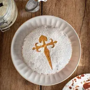Tarta de Santiago totalmente casera y saludable hecha por Lucía Gómez en Dulces Saludables